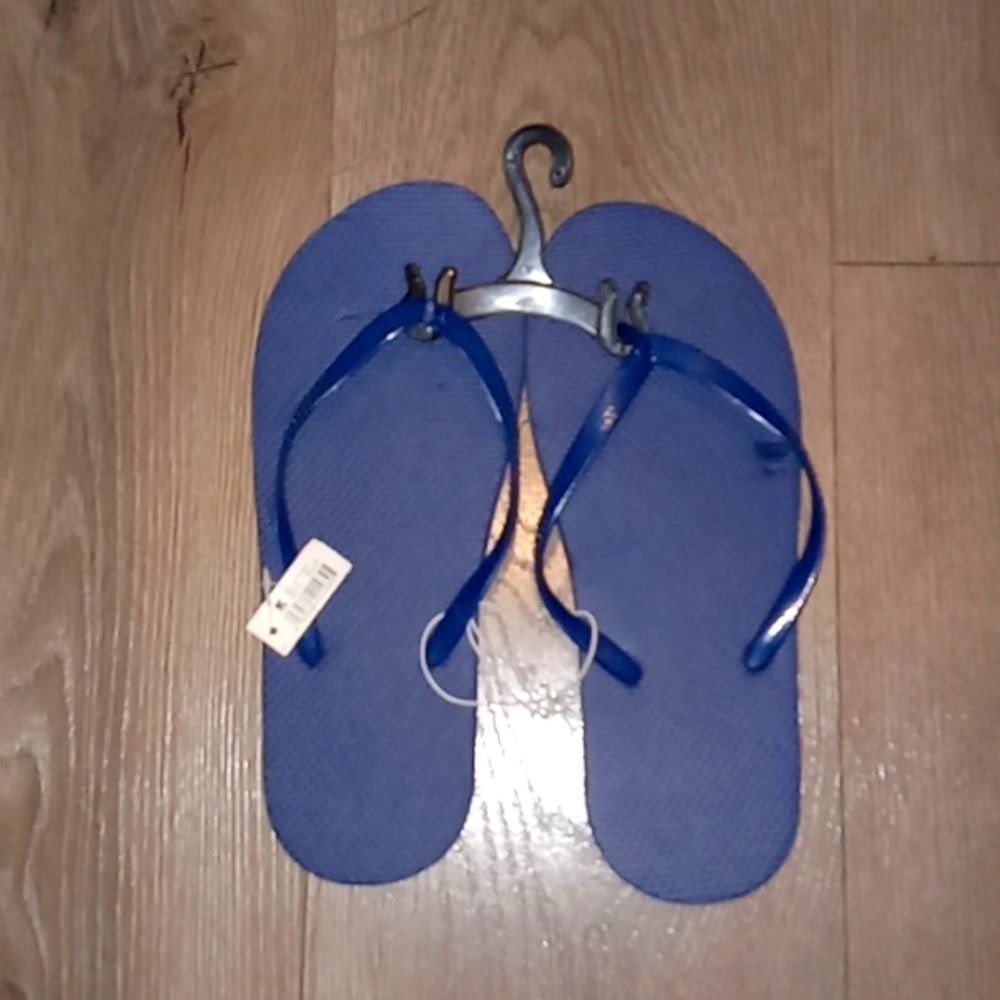 KMART- navy Blue Flip-Flops-7/8 (US)